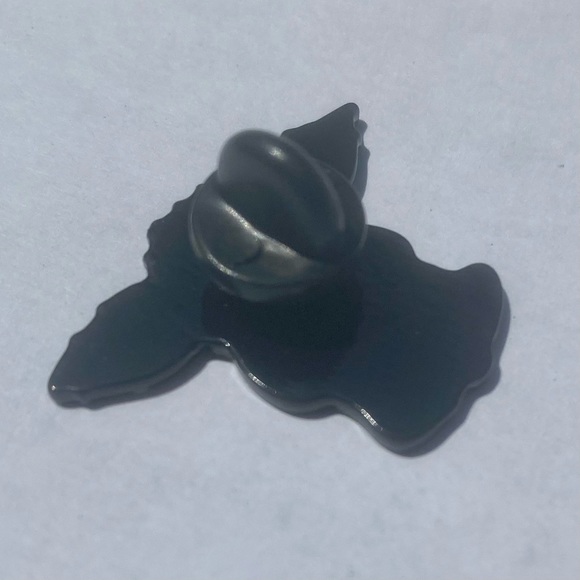 Set of 2 Yoda Enamel Pins Star Wars Movie Fan Mandalorian TV Aliens Matching Set - Picture 3 of 14